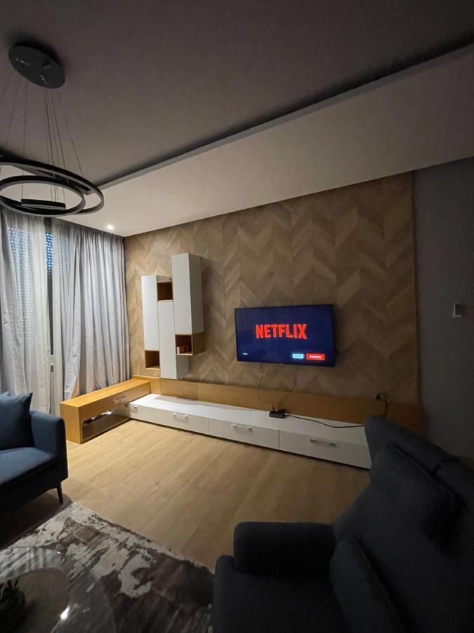 Lux Apartment Tirana Bagian luar foto