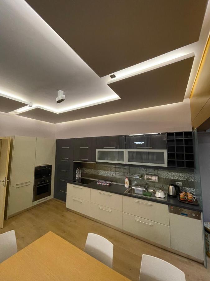 Lux Apartment Tirana Bagian luar foto