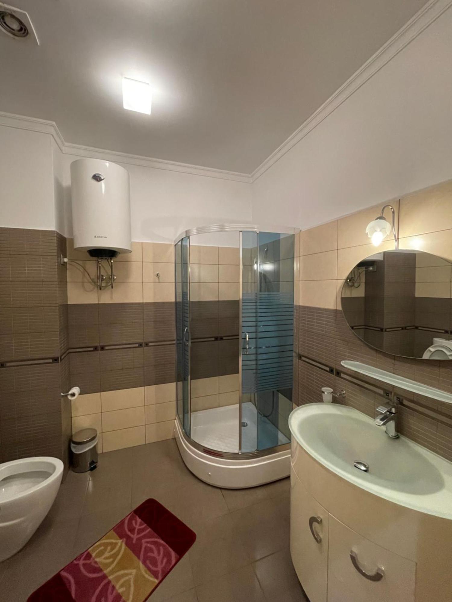Lux Apartment Tirana Bagian luar foto