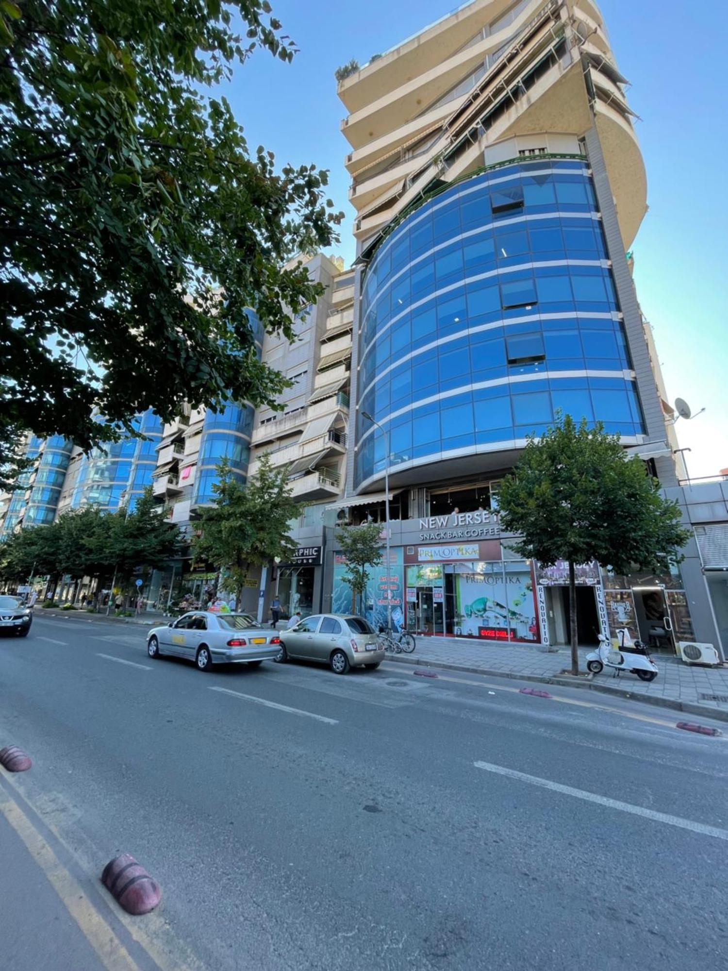 Lux Apartment Tirana Bagian luar foto